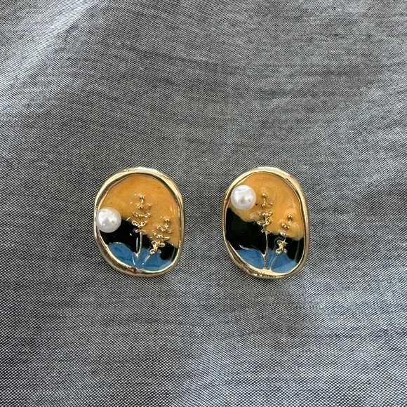 Floral Pattern Earring Style 1 - Picture 2 of 6